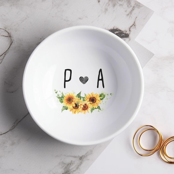 Wedding Ring Dish, Wedding Gift, Engagement Ring Dish, Gift for Her, Gift for Mom, Personalized Ring Dish, Custom Jewelry Holder, Sunflower