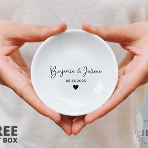 Personalized Ring Dish, Engagement Gift, Engagement Ring Dish Holder, Engagement Gifts for Couple, Engagement Gift for Friend, Wedding Gift