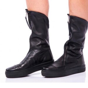 Zwart leren halfhoge laarzen, schoenen met rits aan de voorkant dames, minimalistisch handgemaakt, designerschoenen afbeelding 9