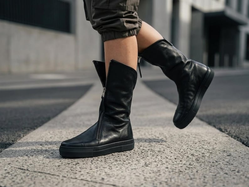 Zwart leren halfhoge laarzen, schoenen met rits aan de voorkant dames, minimalistisch handgemaakt, designerschoenen afbeelding 4