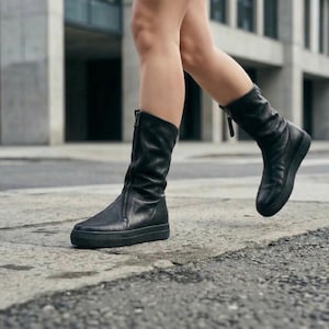 Zwart leren halfhoge laarzen, schoenen met rits aan de voorkant dames, minimalistisch handgemaakt, designerschoenen afbeelding 3