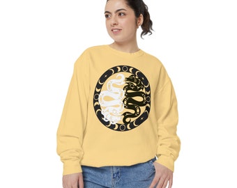 Coast Salish Seeschlange, Balance, Halbmonde, Mondphasen Unisex Garment-Dyed Sweatshirt