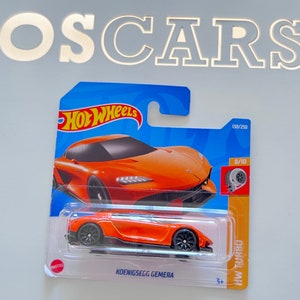 Voiture orange moulée sous pression HotWheels Koenigsegg Gemera. Carte courte.