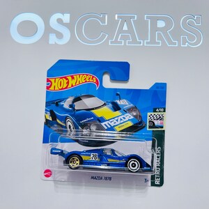 Voiture bleue moulée sous pression HotWheels Mazda 7878. Carte courte.