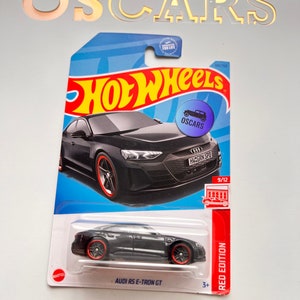 Audi RS E-TRON GT, la carta ha angoli morbidi, Hot Wheels edizione rossa, auto giocattolo pressofusa, replica del modello! Ottimo regalo per uomini e ragazzi o ragazze!