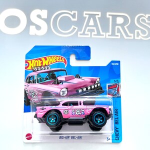 Voiture HotWheels Big-Air Bel-Air rose en métal moulé. Carte courte.