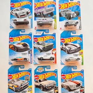 Hot Wheels Zamac エディション、ダイキャスト コレクター向けおもちゃの車をお選びください。ブガッティ、アストン マーティン、スカイラインなど。カードの状態をお問い合わせください!! 軽微な損傷あり!