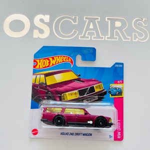 Voiture moulée sous pression HotWheels Volvo 240 Drift Wagon. Carte courte.
