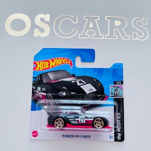 Voiture moulée sous pression noire HotWheels '75 Mazda MX-5 Miata. Carte courte.