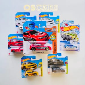 Carro colecionável fundido HotWheels Subaru WRX STI. Cartão curto.