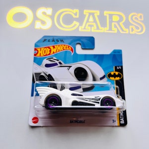 HotWheels Batmobiledie de DC L'animation Flash . Carte courte.