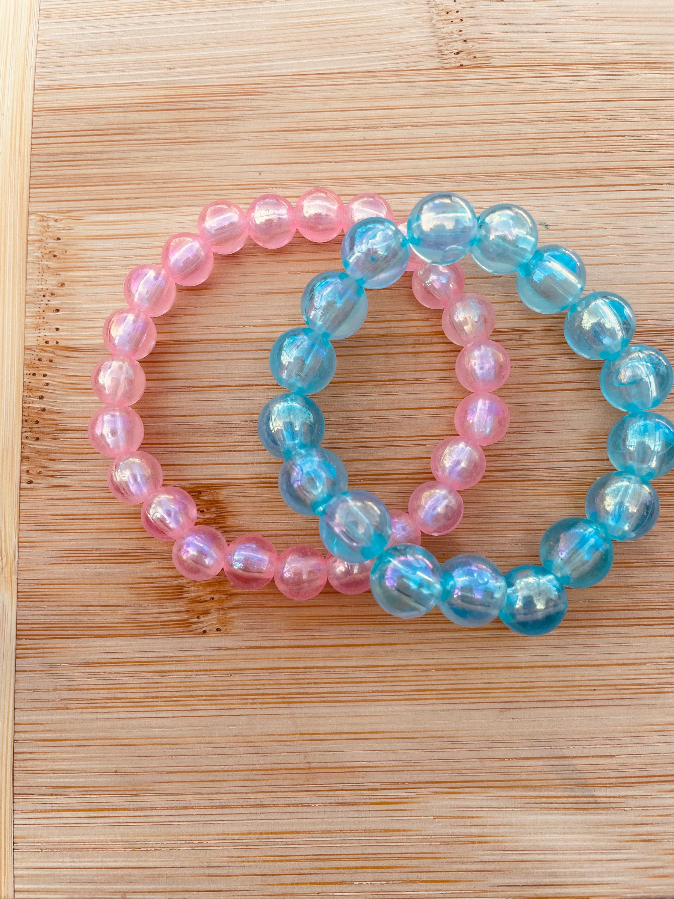 Grey Iridescent Colorful 8.5mm Round Bead Stretch Bracelet Grey Iridescent Colorful 8.5mm Round Bead Stretch Bracelet