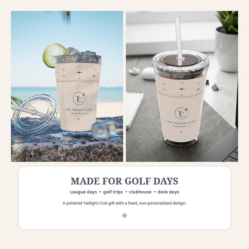 Peut inclure: Un gobelet en plastique transparent avec couvercle et paille, dot&eacute; d'une bande beige &agrave; motif g&eacute;om&eacute;trique et du texte "THE TWILIGHT CLUB" et "HELDAMONS CO." Le gobelet est pr&eacute;sent&eacute; dans deux contextes, avec des gla&ccedil;ons et du citron vert.