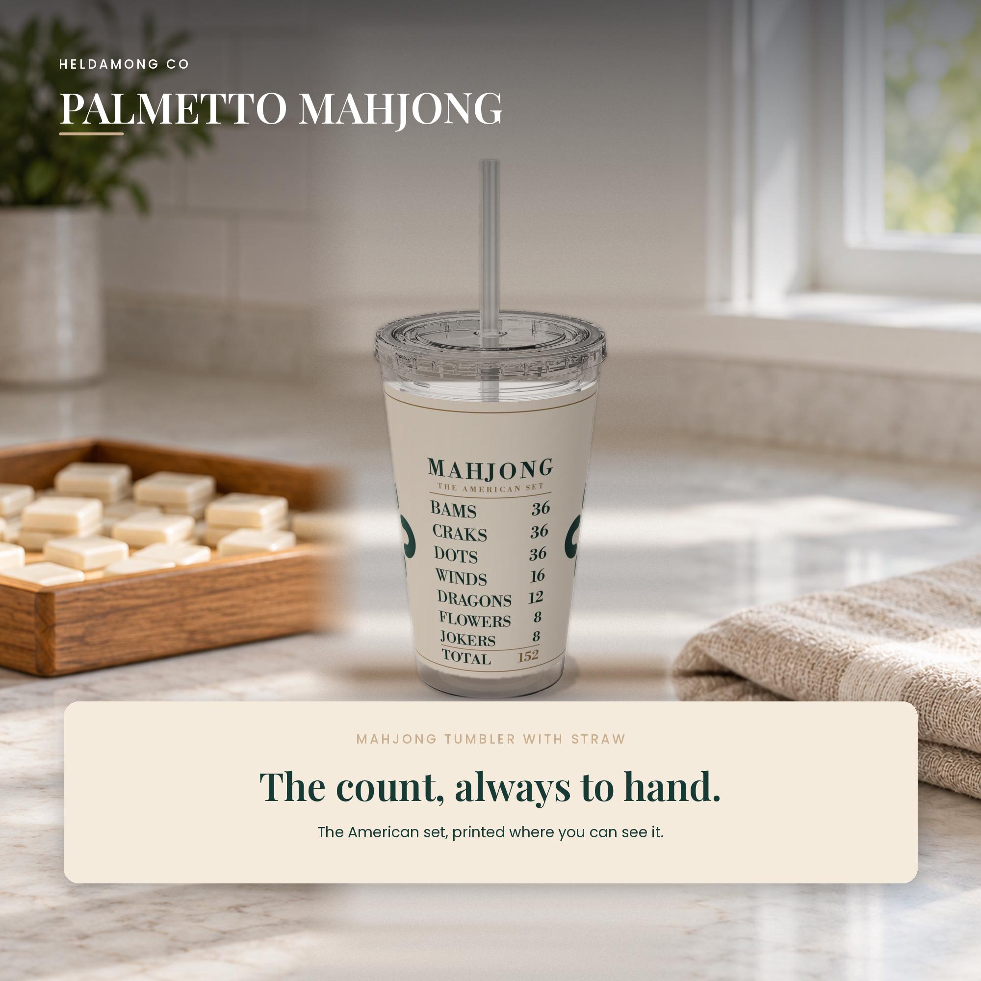 Puede incluir: Un vaso de pl&aacute;stico transparente con tapa y pajita, que presenta una banda de color crema impresa con los conteos de fichas del set americano de Mahjong: Bams 36, Craks 36, Dots 36, Winds 16, Dragons 12, Flowers 8, Jokers 8, total 152.
