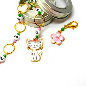White Flower Cat Knitting Row Counter, Snag-Free Chain Row Counter Knitter Gift, Cat Knitting Gift, Cat Knitting Accessory