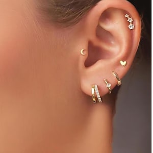 Ensemble de boucles d'oreilles superposées dorées | Mélange minimaliste pour anneaux et clous | Ensemble de tour d'oreilles multi-perçages | Boucles d'oreilles en or de tous les jours | Cadeau pour elle