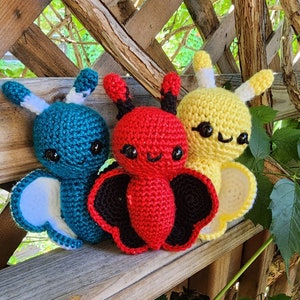 Handgjord anpassningsbar virkad fjärils-amigurumi