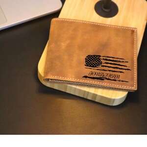 Cartera de cuero Patriot para hombre, regalo personalizado del Día de los Veteranos, cartera personalizada con bandera de EE. UU., cartera de cuero grabada, marido, novio, papá,