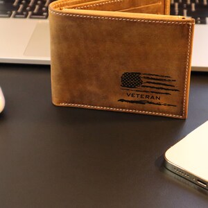 Regalo del Día del Veterano para él, Cartera de cuero personalizada para hombre, Cartera de cuero con estilo grabado, Marido, Novio, Cartera de cuero rústico, Papá