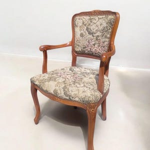 Vintage French Provincial Armchair – Floral Upholstered Accent Chair – Carved Wood Frame - France cottage decor - Antique Gobelin Chair