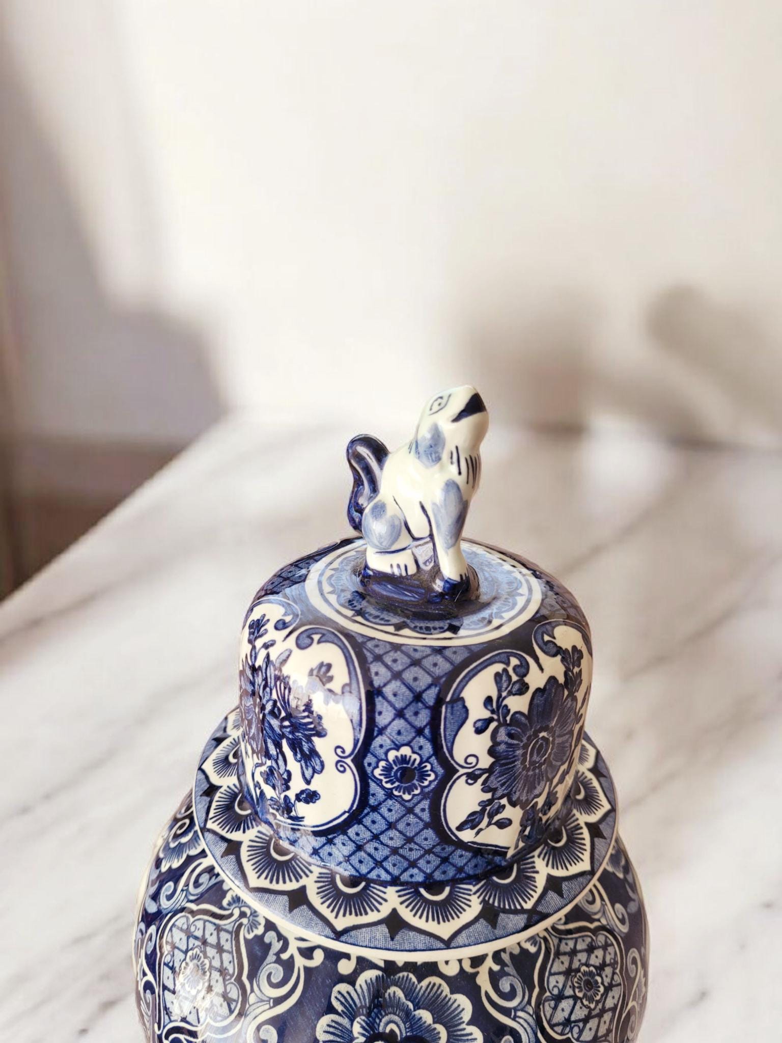 デルフトブルー ジンジャー；ロイヤルスフィンクスのフ−ドック壷、花