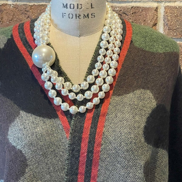 Schicke Kragen-Halskette mit Perlglanz-Perlenschichten und übergroßer Perle - Karabinerverschluss, Hochglanz, kratzfest