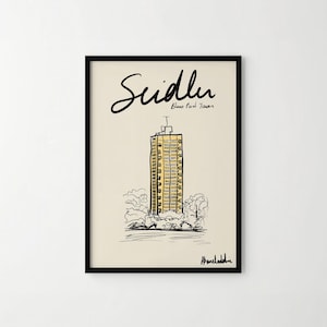 Puede incluir: Lámina artística enmarcada con una ilustración dibujada a mano de un edificio alto amarillo, etiquetado como "Seidlu" y "Elms Park Tower". La obra de arte está en tinta negra sobre un fondo crema, dentro de un marco negro. La firma del artista está en la parte inferior.
