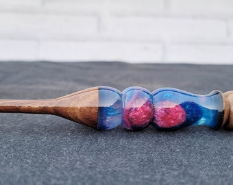 Hand Turned Rosewood Crochet Hook with Resin: Ergonomic Knitting Needle