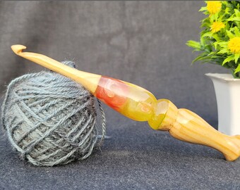 Handmade Ergonomic Wooden Crochet Hook: Flower Resin Design