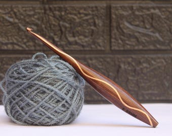 Rosewood Crochet Hook: Ergonomic Yarn Needle, Handmade