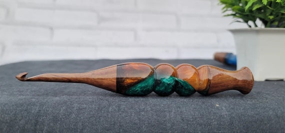 Epoxy Resin Crochet Hook: Ergonomic Rosewood Handle, 3mm-12mm