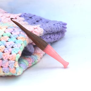 Rosewood and Epoxy Resin crochet hooks Knitting and crocheting Ergonomic crochet hook - Soft Handle Craft Yarn Weave Best Gift- Needles