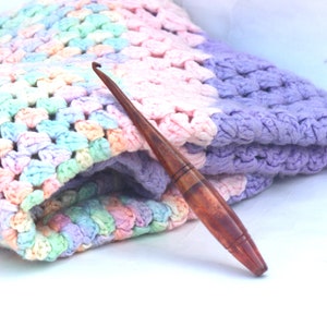Crochet Hook - Ergonomic Wooden Crochet Hook - HANDMADE Crochet Hook For Knitting - Epoxy Resin Crochet Hook, Custom Crochet Hook