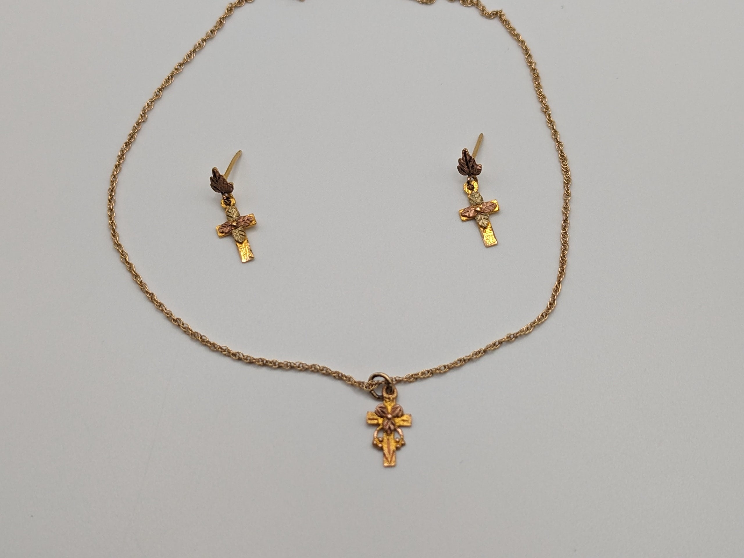 10k 12k Black Hills Gold Pendant W 14k GF Chain BHG Leaf 10k 12k Black Hills Gold Pendant W 14k GF Chain BHG Leaf