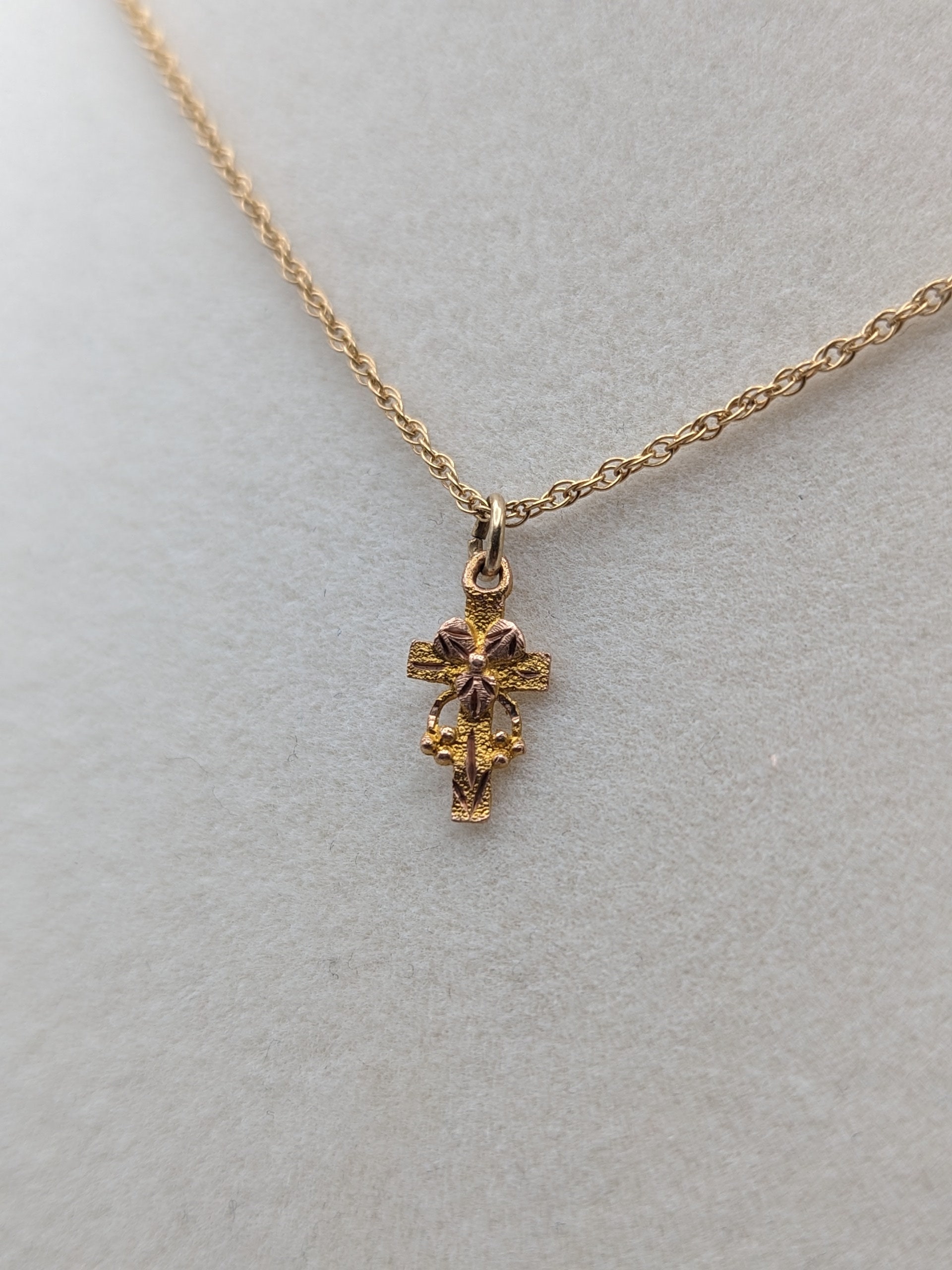 10k 12k Black Hills Gold Pendant W 14k GF Chain BHG Leaf 10k 12k Black Hills Gold Pendant W 14k GF Chain BHG Leaf
