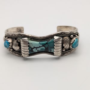 Navajo （ナバホ）ターコイズ シルバーカフブレスレット ナバホ族：キングマン ターコイズ カフブレスレット - PINE☆FIELD