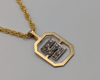 Halsband i 14K gult guld med diamanter och bokstaven S + kostnadsfri kedja i 14K gult guld med GF-motiv, 45 cm