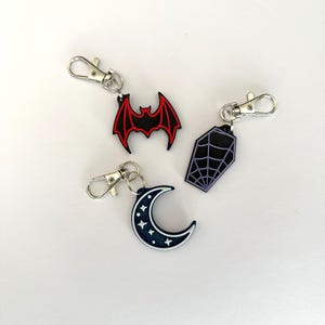 Gothic Keychain – 3D-Printed Bat, Crescent Moon, Coffin | Alternative Accessories & Gifts