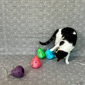 Interactive Cat Treat Wobbler / Foraging Toy – 3D Printed Puzzle Feeder with Magnetic Lid & Rolling Ball | Fun Enrichment for Cats
