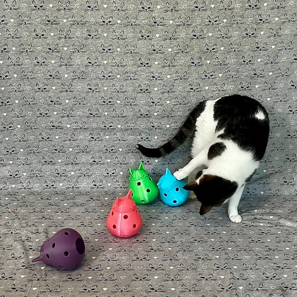 Cat Treat Wobbler Toy with Magnetic Lid