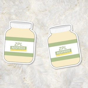May include: Two white stickers with a jar design. The jars are filled with a light yellow liquid. The stickers have green and white stripes and the text "ZPL RESFRIÓS EL ORIGINAL" in black.