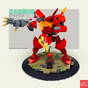 Può includere: Un modello di robot rosso e giallo fatto di mattoncini, con un braccio grigio e dettagli dorati. Il modello è su una base nera con una piccola figura. Testo: "CAERUS 349PCS" e "BRECCA BREAKERS".