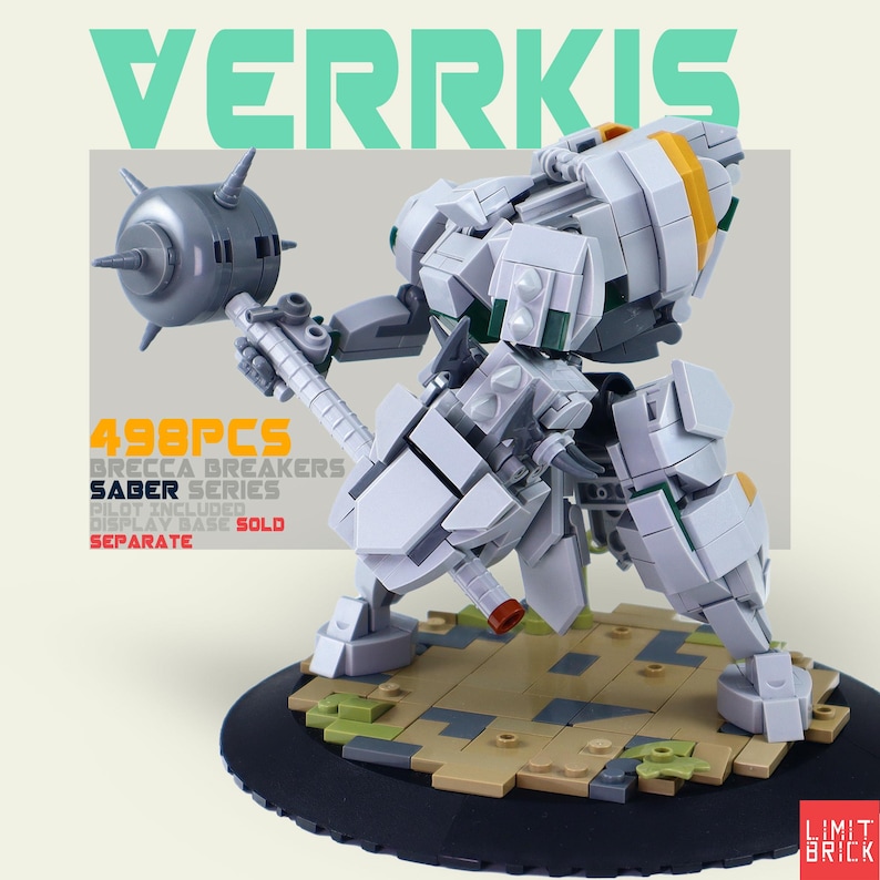Może przedstawiać: Biało-szary model robota z bronią w postaci kolczastej kuli, zbudowany z zazębiających się klock&oacute;w. Model znajduje się na podstawie ekspozycyjnej z tekstem "VERRKIS" i "498PCS BRECCA BREAKERS SABER SERIES".