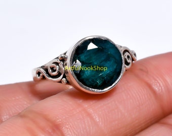 Grön smaragdring Ädelstensring 925 sterlingsilverring Grön stenring Smaragd silverring Smaragdsmycken designring Gåva till kvinnor