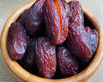 Middle Eastern Medjool Dates – Fresh, Soft, Sweet Gift Box (2 lb)