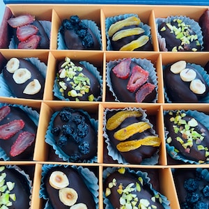 Premium dates stuffed with nuts and dried fruits and covered in chocolate, homemade, vegan, non-GMO, 16 pieces, best gift for loved ones!!