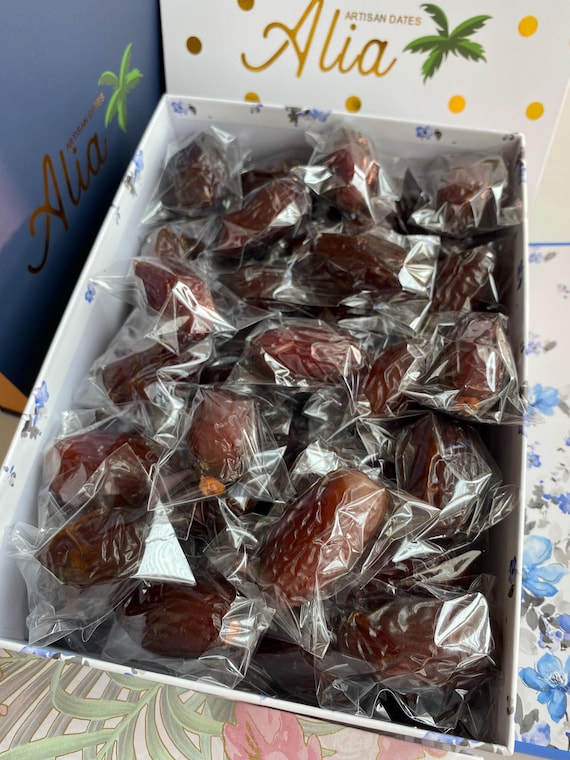 Medjool Date Wedding Favors - 100 Premium Palestinian Dates Individually Wrapped, Fresh & Sweet, Perfect Party Gift, Luxury Gift Box!!