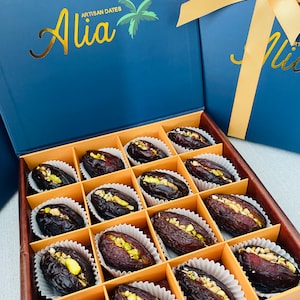Dates stuffed with chopped nuts, Enjoy hand-stuffed dates, an assortment of nuts, healthy snack, vegan, (16 pieces), a gift for loved ones.