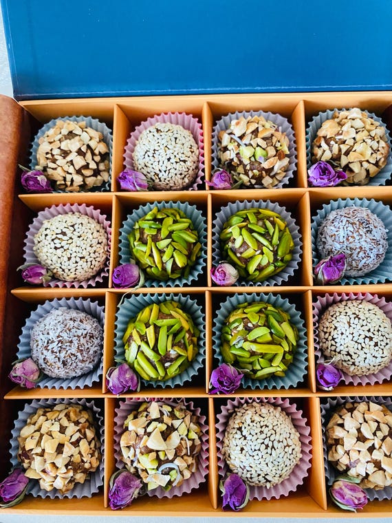 Handmade Date Paste, Mixed with Nuts, Healthy Snack, Vegan, Gluten Free, Gourmet, Sweet Flavor, (16 Pieces) Gift for Loved Ones!!