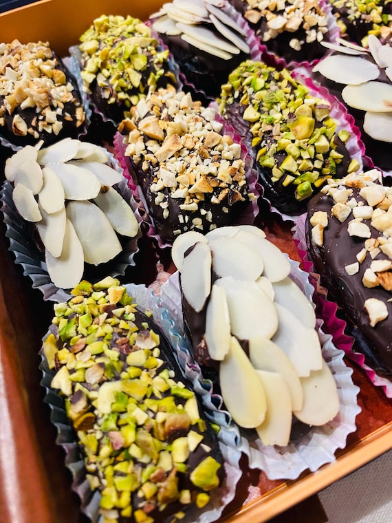 Chocolate Covered Kunafa Dates - Luxury Dates Inspired by Dubai, Arabic Sweets, Halal, Gift Box, Vegan, 15 Pieces, Best Gift for Loved Ones